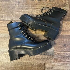 Dr Martens Leona boot